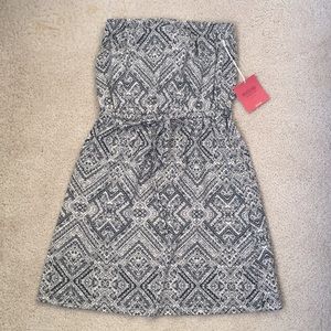 Black geo strapless dress